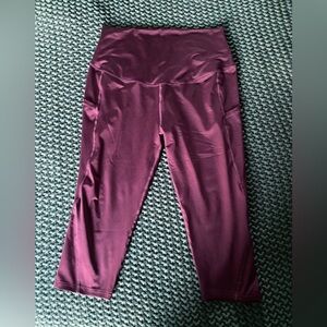 Maternity capri leggings